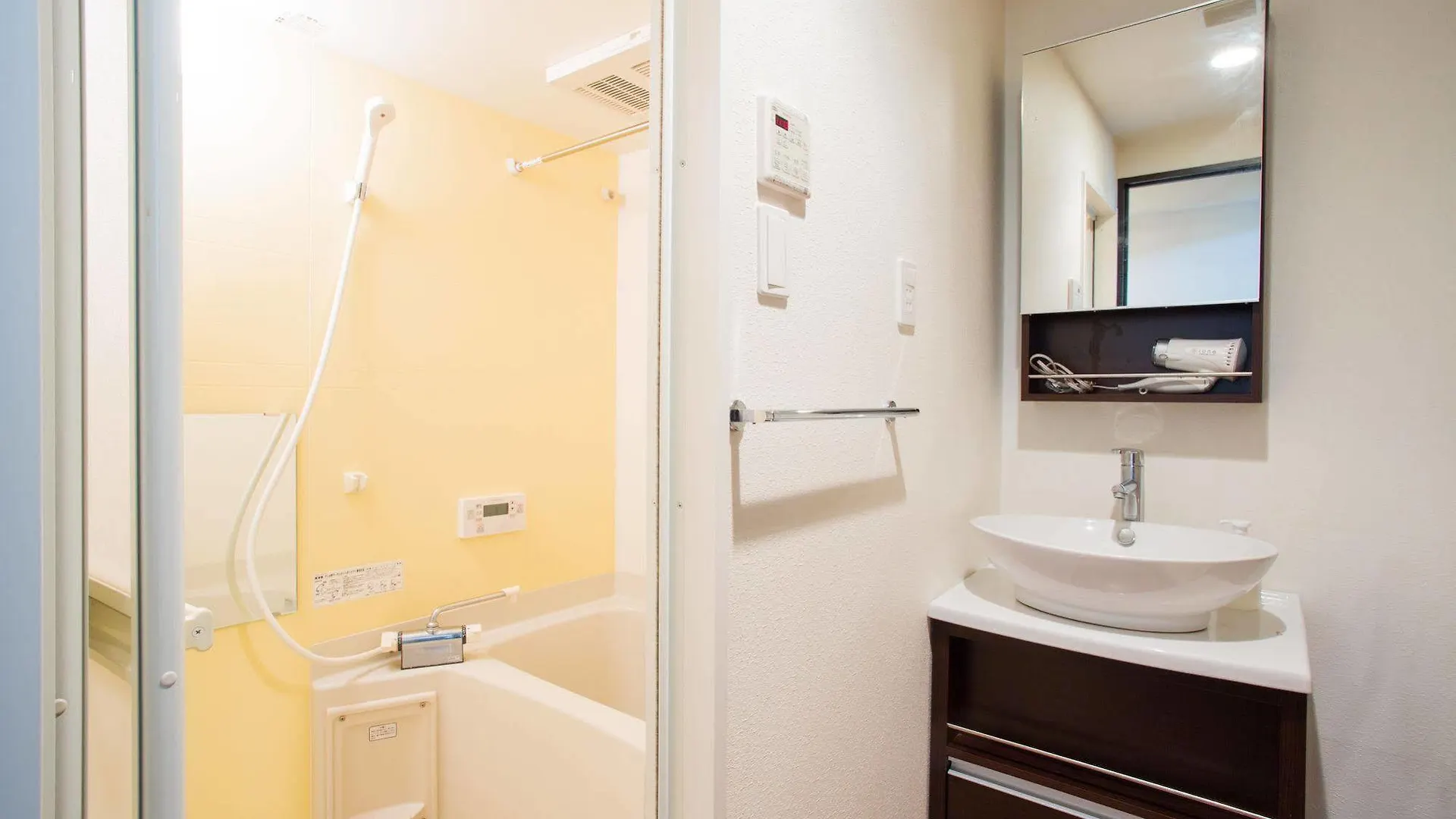 Guest house Dotombori Base Hotel Osaka